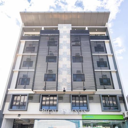Oyo 136 Regal Residences Кесон-Сіті Екстер'єр фото