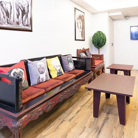 Oyo 136 Regal Residences Кесон-Сіті Екстер'єр фото