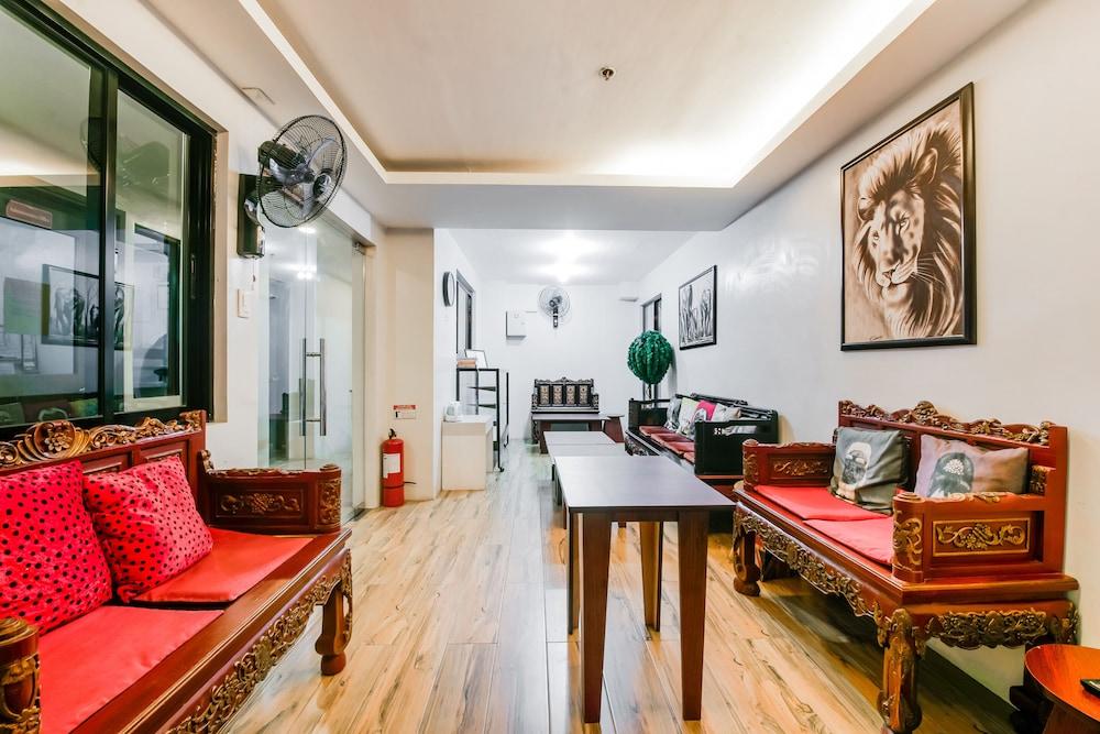Oyo 136 Regal Residences Кесон-Сіті Екстер'єр фото