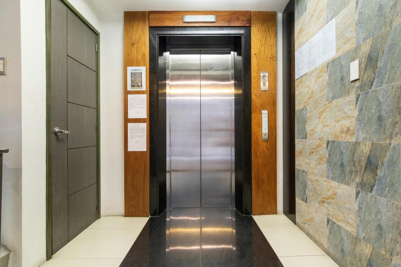 Oyo 136 Regal Residences Кесон-Сіті Екстер'єр фото