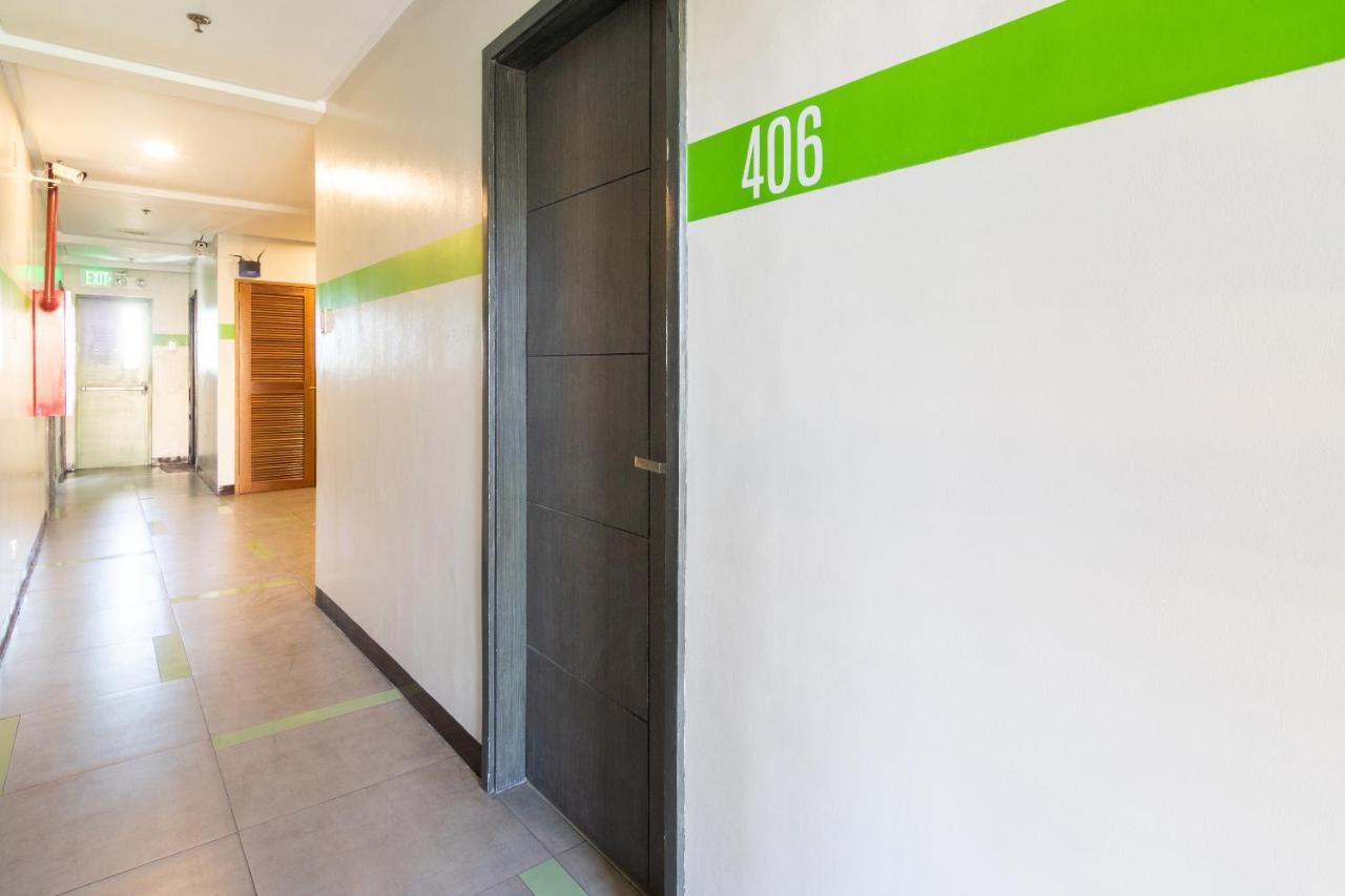 Oyo 136 Regal Residences Кесон-Сіті Екстер'єр фото